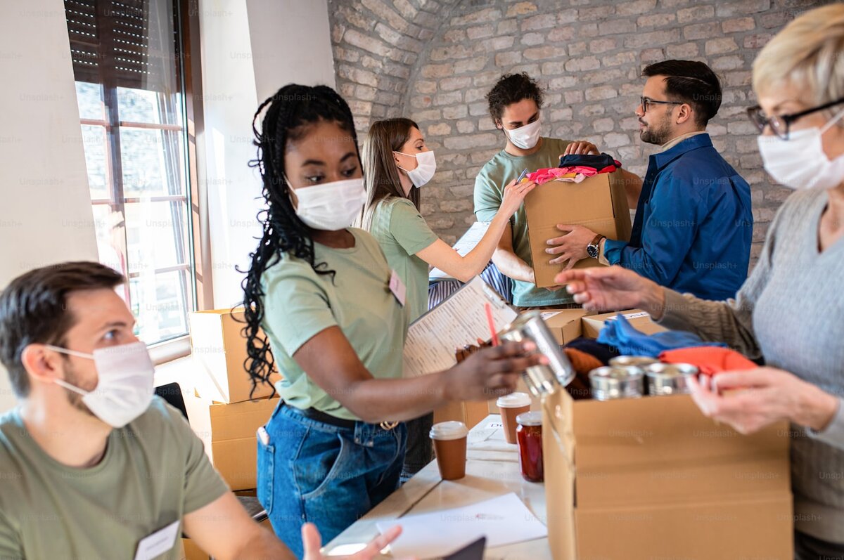 Doações e voluntários